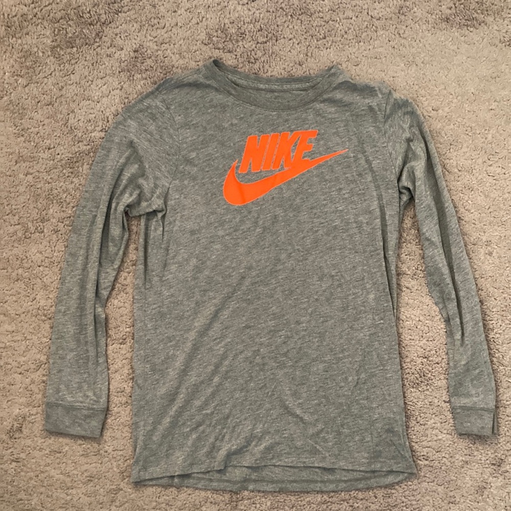 Nike youth Large long sleeve T